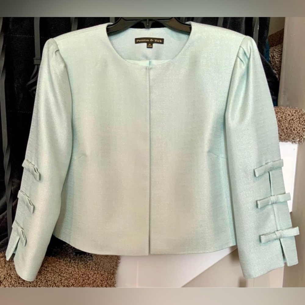 Women’s Brand New Size 14 Jacket. #698